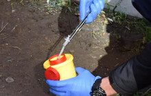 Pětkrát během jednoho víkendu. Strážníci zase řeší injekční stříkačky