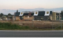 Stavba nového McDonald´s postupuje mílovými kroky.