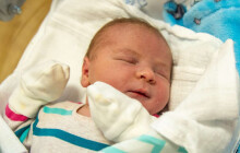 Prvním jarním miminkem je Sebastián. Vítáme tě, malý jarní zázraku, raduje se fakultka