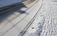 Řidiči, pozor. Silnice vyžadují zvýšenou opatrnost. Nebezpečí hrozí kvůli sněhu