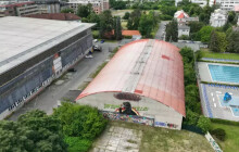 Malá hala zmizí během května. Starou budovu město roky nevyužívalo, teď ji zdemoluje