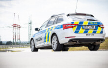 Tragická nehoda na D35. Motorkář po střetu s osobním automobilem zemřel