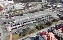 Autobusy se vrací na zastávky na Tržnici. Stále ještě nezaparkujete