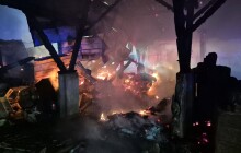 Od papíru chytla i technika. Noční požár v Horce zaměstnal 7 jednotek hasičů
