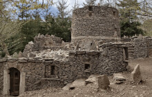 Důchodce si v lese na Prostějovsku vlastnoručně postavil kamenný hrádek