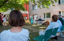 Přinese světlo i optimismus. Pod okna fakultky se vrací benefiční festival Onkologie (o)žije