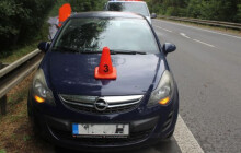 Na Přerovsku spadl strom na jedoucí auto