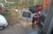 VIDEO: Po hádce se sousedem na něj prudce najel autem