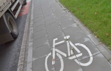 Cyklista srazil protijedoucí ženu. Policie po něm nyní pátrá a prosí veřejnost o pomoc