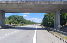Z mostu házel na dálnici beton. Policie žádá o spolupráci při hledání svědků