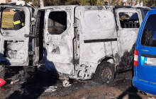 V Olomouci hořelo auto, došlo k poškození více vozidel