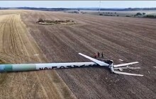 Na poli u Potštátu odstraňují trosky spadlé větrné elektrárny