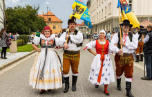Prostějov čekají Hanácké slavnosti. Langerová, kroje i historické kočáry zdarma