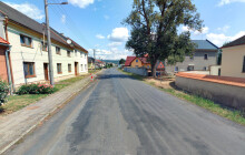 Štarnov není průjezdný. Řidiči zákaz ignorují, obec je hlásí policii