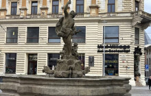 Voda z ní roky prosakovala. Merkurovu kašnu v Olomouci jako první chrání olovo