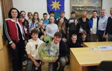 420 kilo odpadu. Školáci čistili Ecce Homo od pneumatik i částí aut