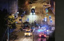 Ignoroval zákaz vjezdu. Na přejezdu v Olomouci prorazil všechny čtyři pneumatiky
