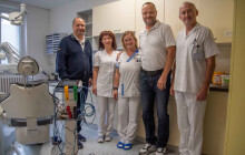 Pastrňákův dres pomohl vybrat 72 tisíc. Fakultka má nový EKG přístroj