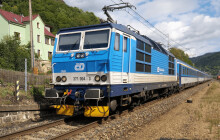 Dva na jednoho. Mladíka oloupili ve vlaku