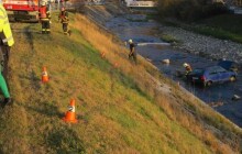 Žena na Jesenicku nezvládla řízení. S autem skončila v řece