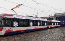 Po Olomouci už jezdí vánoční tramvaje v plné kráse