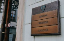 Pracovna rektora Univerzity Palackého se proměnila v očkovací centrum