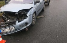 Řidič nedal přednost v jízdě a čelně se srazil s dalším vozidlem