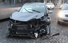 Poškodil pět aut ve třech nehodách po sobě