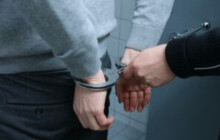 Zabarikádoval v bytě sebe i matku. Policie vnikla dovnitř