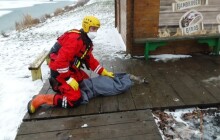 FOTO: Výjezdy Hasičů o Vánocích. Záchrana labutího mláděte i vážná dopravní nehoda