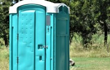 Silvestr v Přerově nepřežila mobilní toaleta, na místě zůstala jen podkladová deska.