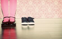 Tatínek ke krádeži použil své dítě, staré boty vyměnil za nové