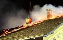 VIDEO: Hasiči v noci likvidovali rozsáhlý požár nádražní budovy ve Šternberku