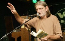 Dobře se mi hraje v Ponorce, protože je to taková kultovní hospoda, říká písničkář Záviš