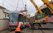VIDEO: DPMO má novou  tramvaj. Podívejte se, jak si sedla na koleje