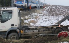 Na Šumpersku se včera střetlo auto s vlakem, nehoda se obešla bez zranění
