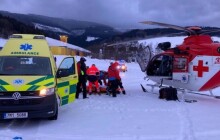 Pro zraněné lyžaře letěl vrtulník. Malý chlapec byl transportován do Brna