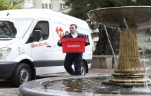 Kurýrovi přepravující balíky někdo ukradl v práci doklady i firemní peníze