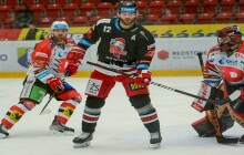 Kohouti před duelem s Pardubicemi uspořádají sbírku na podporu Ukrajiny. Vilém Burian oslaví zápasové jubileum