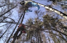 Hasiči zachránili zaseknutého paraglidistu, zasahují i u požárů trávy