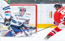 Kohouti můžou před vlastními fanoušky slavit postup. Vítkovice chtějí sérii o den odložit