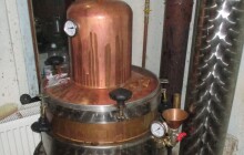 Celníci objevili nelegální palírnu. Muž měl připraveno 750 litrů kvasu