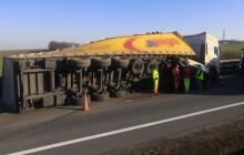 Objížďka na D46: Dálnici uzavře vyprošťování havarovaného kamionu