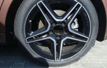 Zloděj ukradl znaky desítek aut. Způsobil škodu za čtvrt milionu