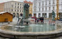 Horní náměstí je zase o kapku krásnější, Arionova kašna opět tryská vodu