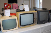 Pamatují začátky Večerníčku i Chalupářů. Litovel vystavuje unikátní sbírku retro televizorů