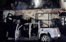 Penzión, přístřešek i vozidla v plamenech. Hasiči zasahovali ve Velkém Újezdu