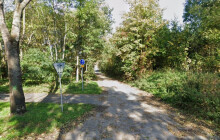 Oboustranná stezka pro chodce a cyklisty. Cyklostezka může spojit Horku a Skrbeň