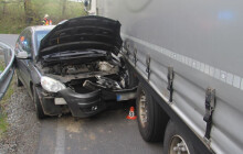 Úterý na Šumpersku. Nabouraný mercedes a škoda za 150 tisíc