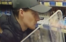 Z kradené karty platil cigarety a nápoje. Policie žádá o pomoc